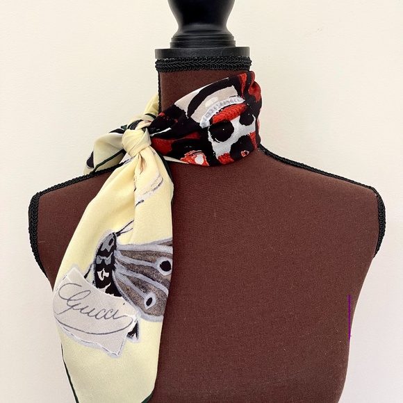 New Gucci Logo Kris Knight Butterfly Flora Yellow Silk Scarf with Gucci Box - Picture 10 of 12